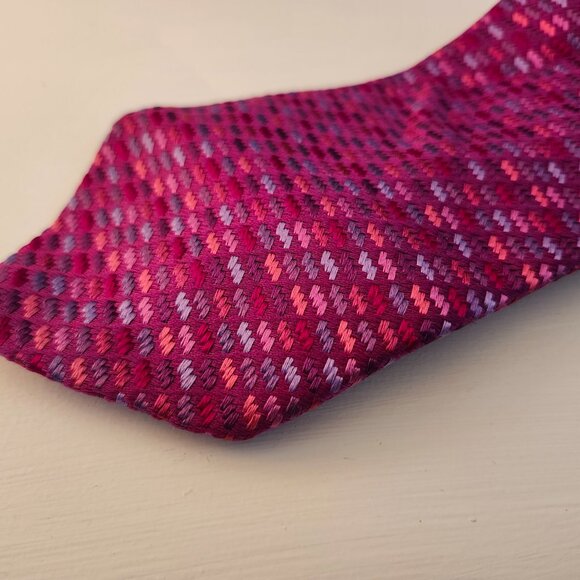 3/$15 SALE! 😎 Ted Baker men's tie - Picture 2 of 4